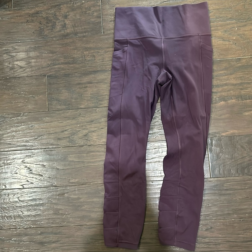 Athleta salutation stash pocket II cinch 7/8 tight. Size small